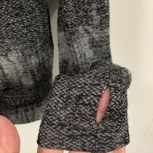 Red Haute women’s long sleeve crew neck top, size small, thumb holes good cond - Picture 4 of 6